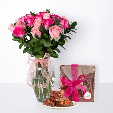 Brownies 9pz Vivian con jarrón de rosas combinandas 11854