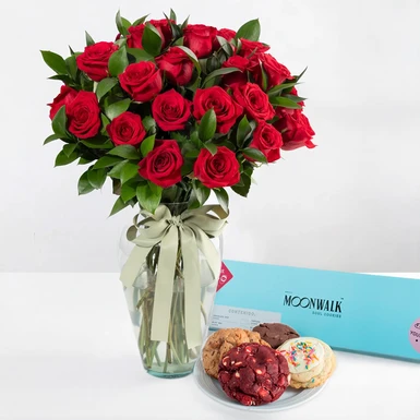 24 Rosas Rojas con Galletas Surtidas Moonwalk 12552