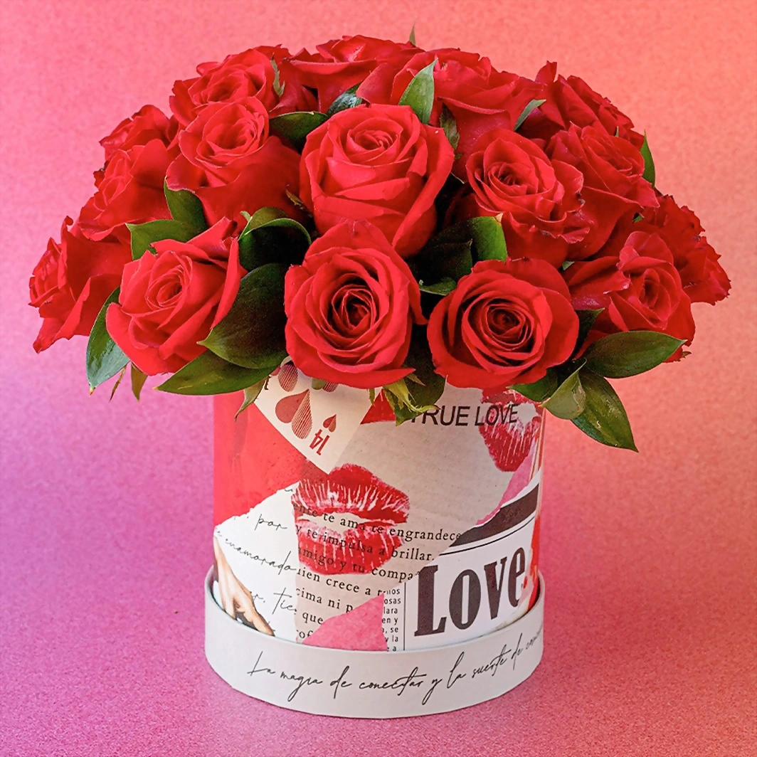 24 rosas rojas en caja estampada 14811