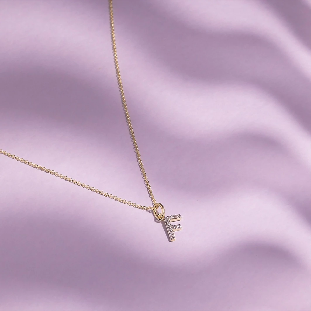 Collar con inicial F Maxis 16229-A