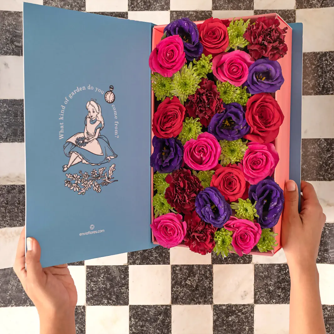 Caja Disney Alicia con rosas y margaritas 18027