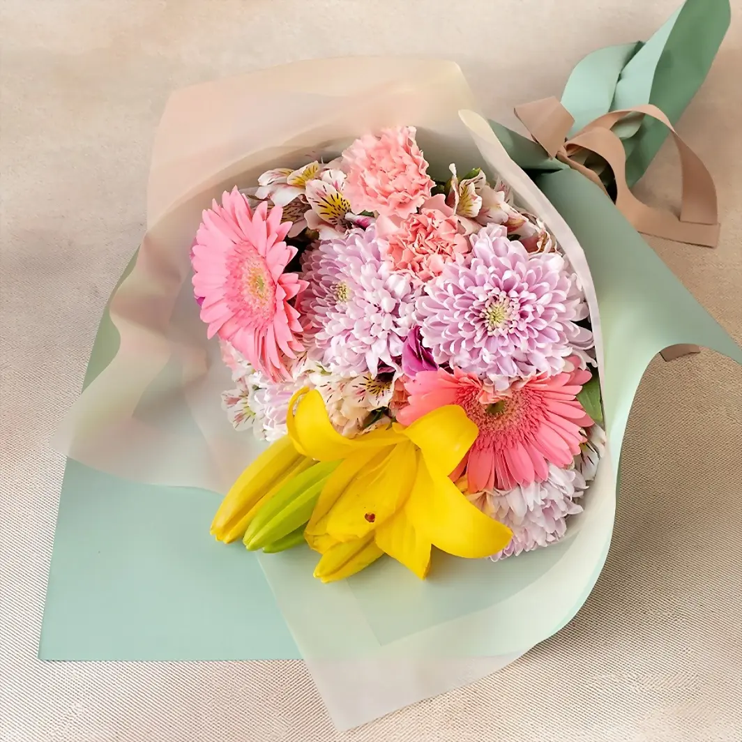 Ramo de Gerberas Rosas y Lily Amarilla 19169