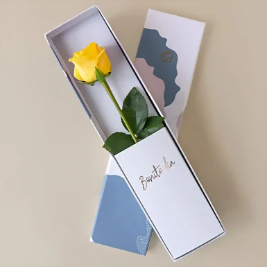 Rosa amarilla en caja julieta 19330