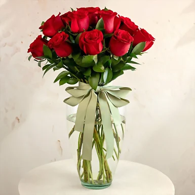 12 Rosas Rojas en Jarrón  20012