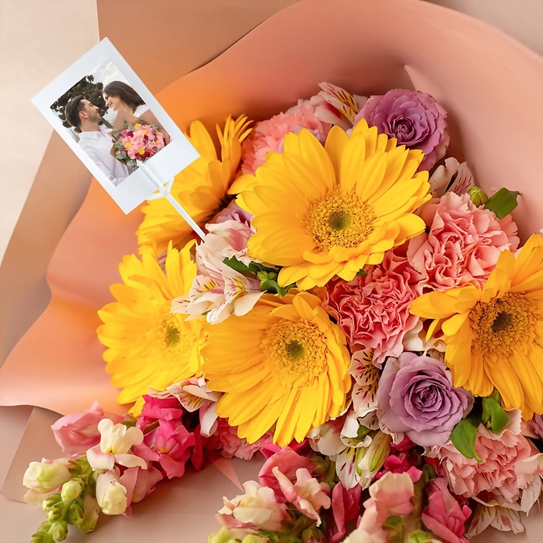 Personaliza Rayos de Sol con Gerberas y Claveles con Mini Foto 20283