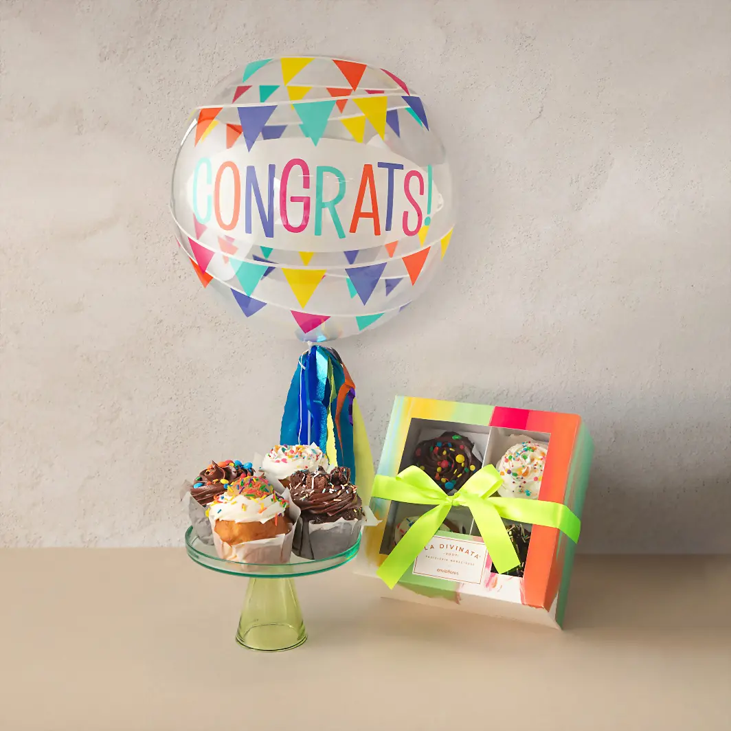 Muffins Cumpleañeros La Divinata & Globo Burbuja "Congrats" 20523