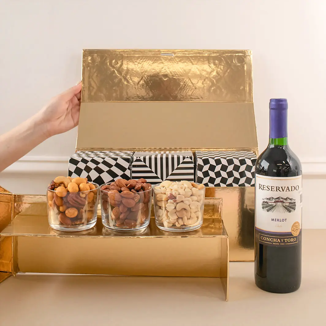 Gift with Red Wine and Snacks 20589
