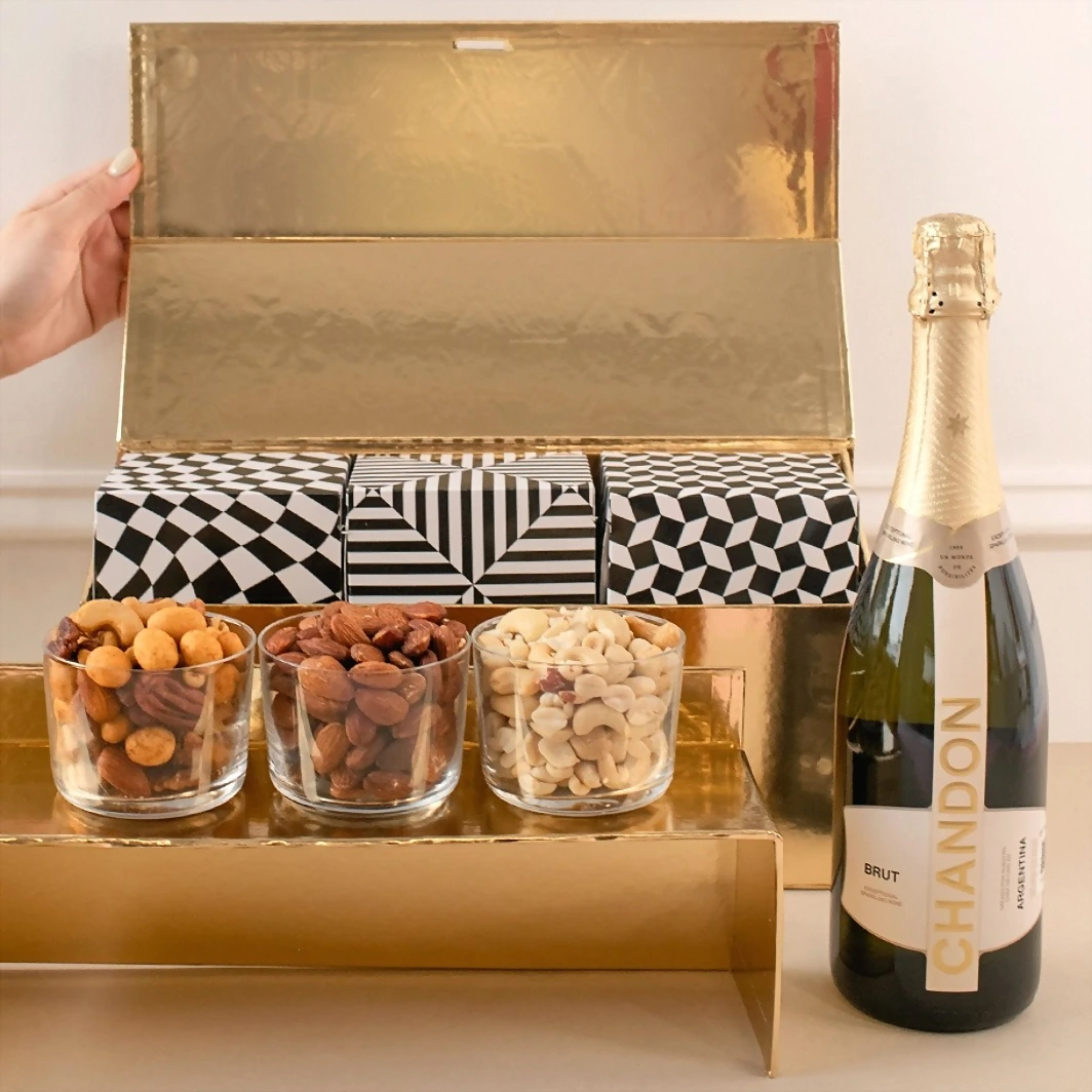 Gift with Sparkling Wine and Snacks 20614