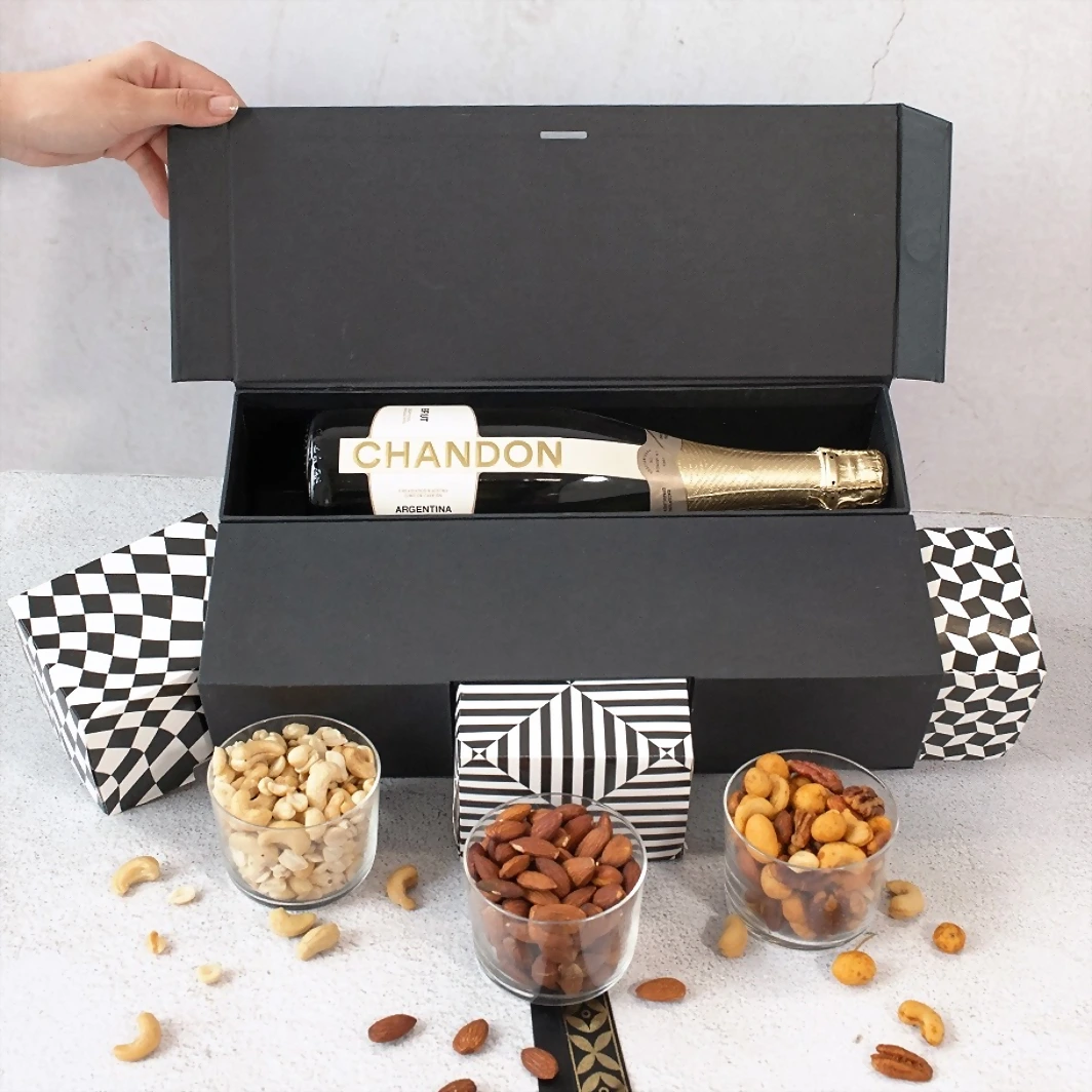 Personaliza Regalo con Vino Espumoso y Botanas 20737-P