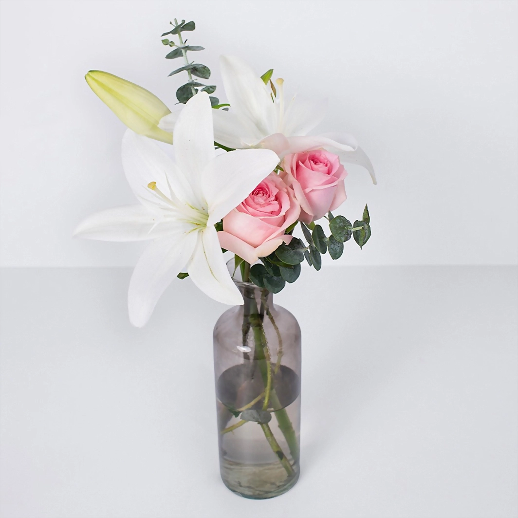 Arrangement of  white and light pink lily 21630