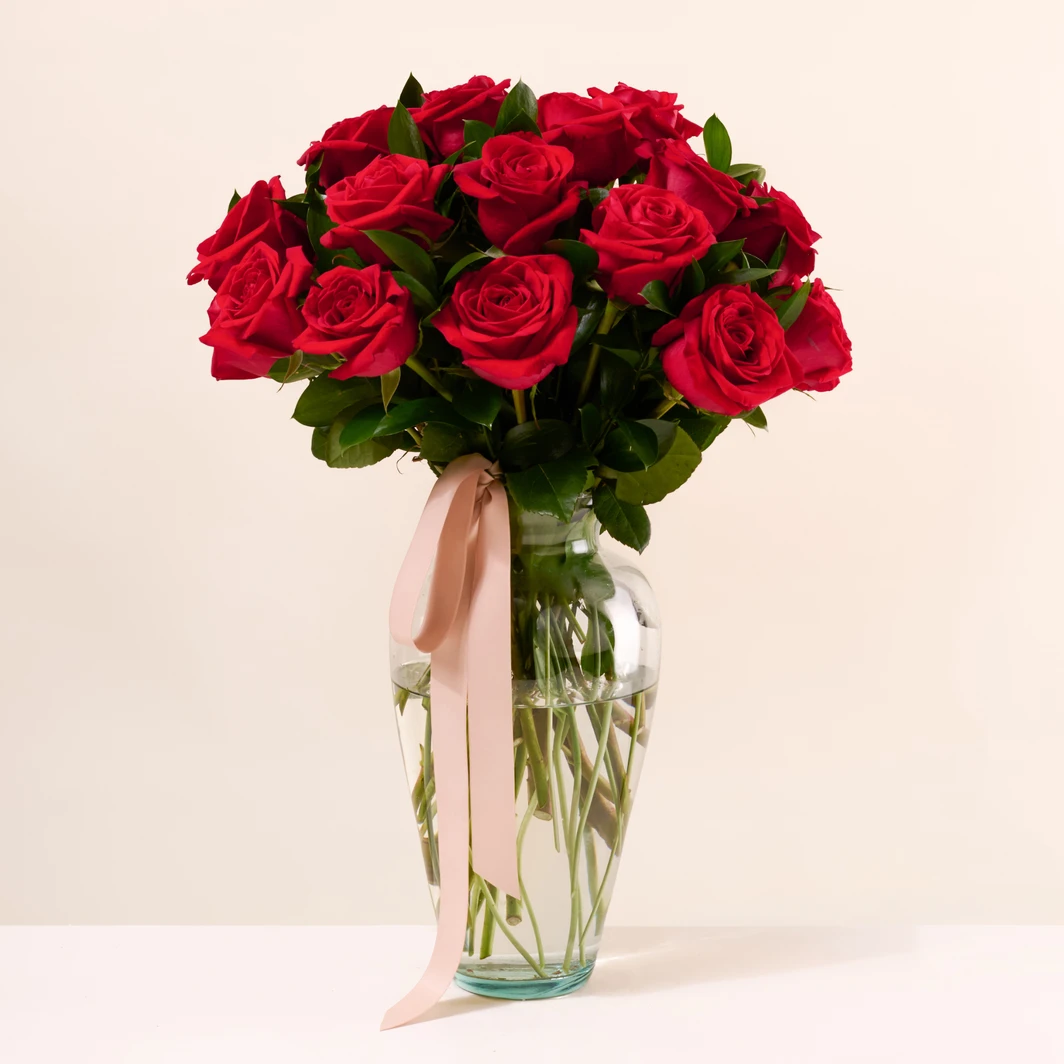 Clásico Amor con 24 Rosas Rojas 002