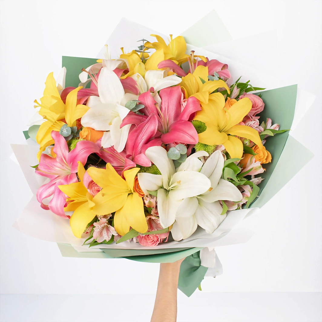 Euforia Floral en Ramo con Combinación de Lilys 22574