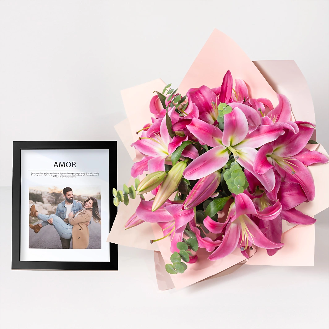 Marco Amor con Ramo de Stargazer 22637