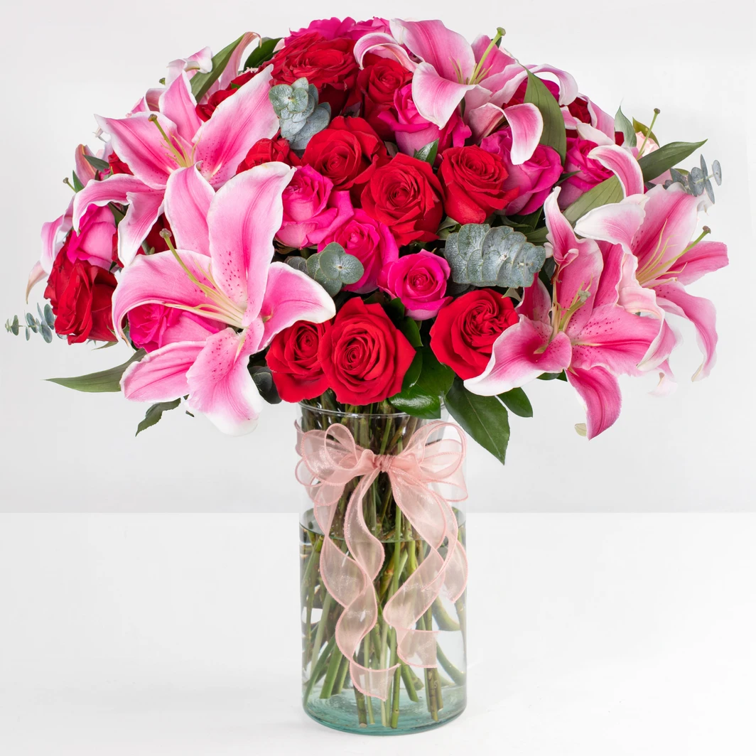 Amor con Rosas  y Stargazer en Jarrón  22649