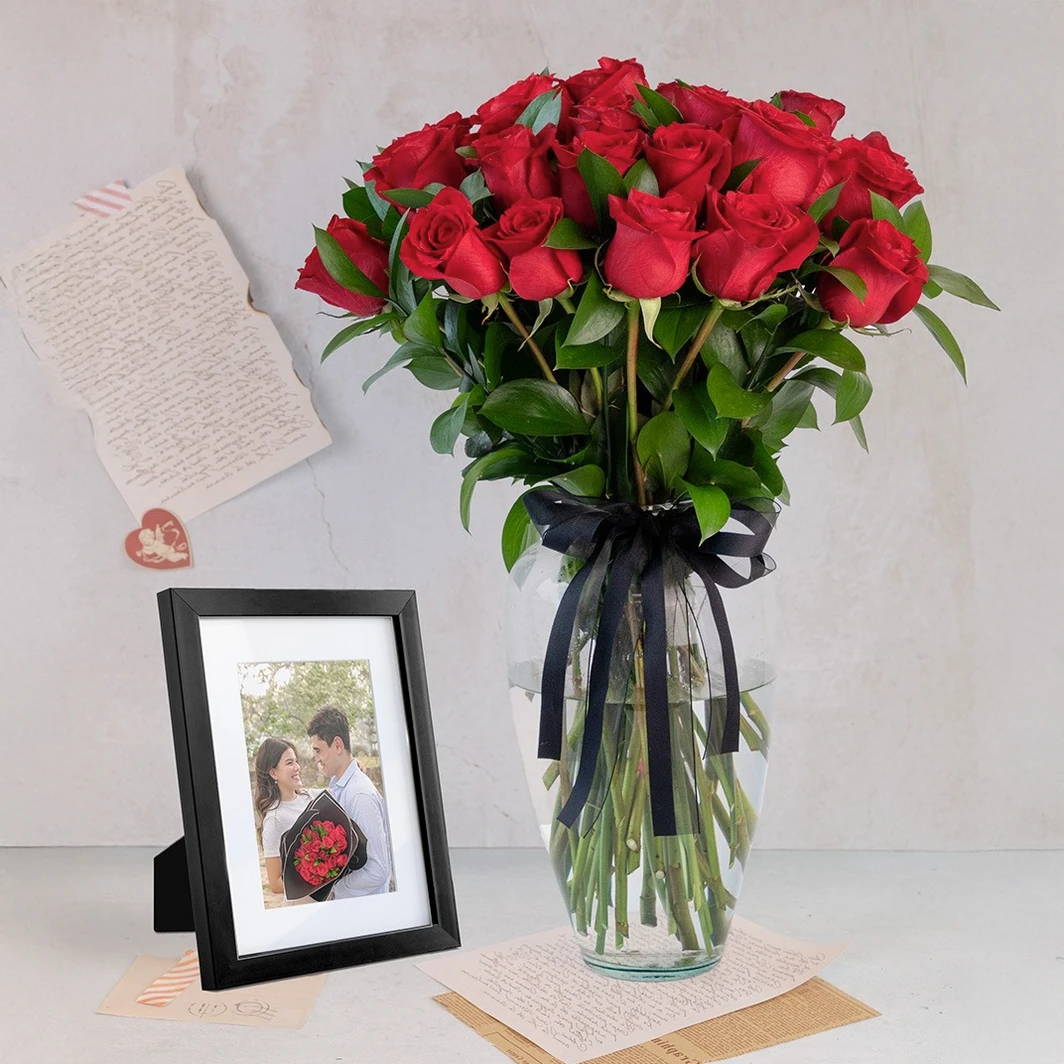 Personaliza Marco Negro con 24 Rosas Rojas 22689