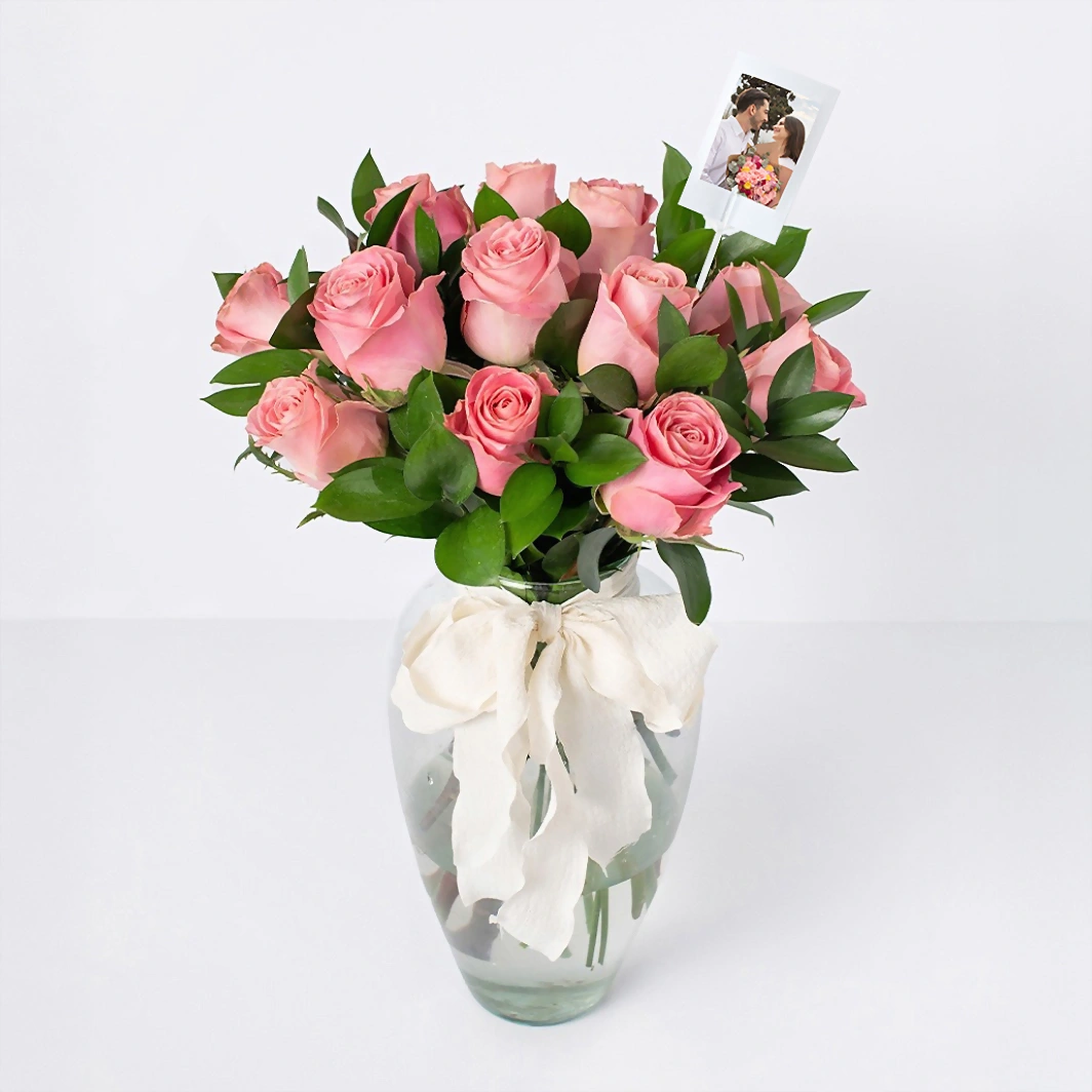 Arreglo de 12 Rosas Rosas con Mini Foto 22885