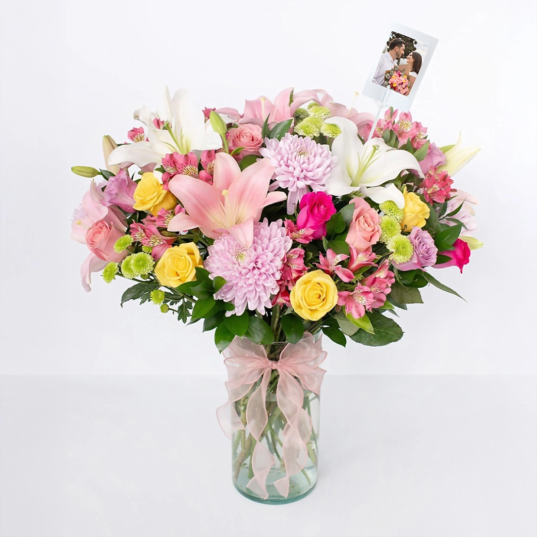 Arreglo de Lilys y Rosas con Mini Foto 22891