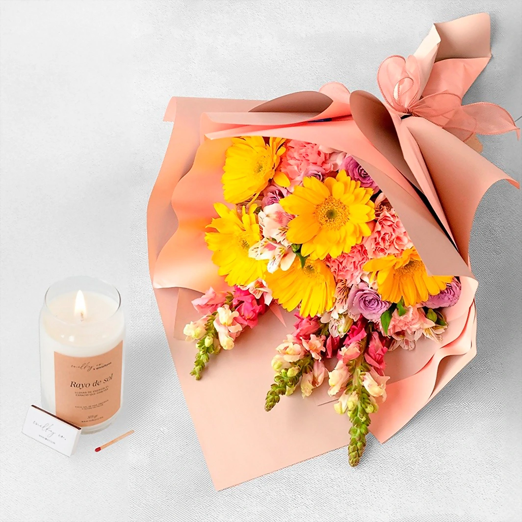 Ramo de Gerberas Amarillas con Vela "Rayo de Sol" 23399