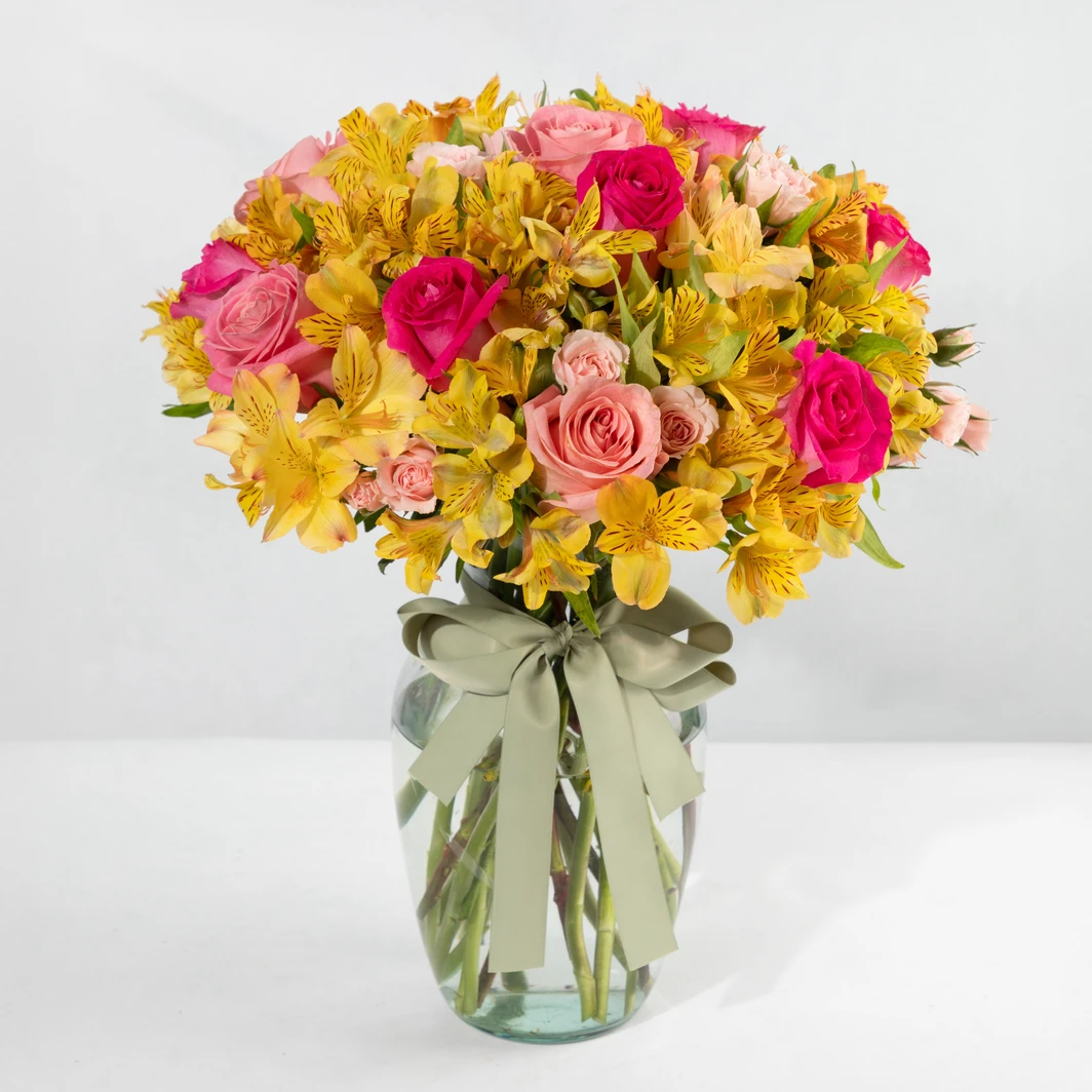 10 Roses and Mini Roses in Vase 23452