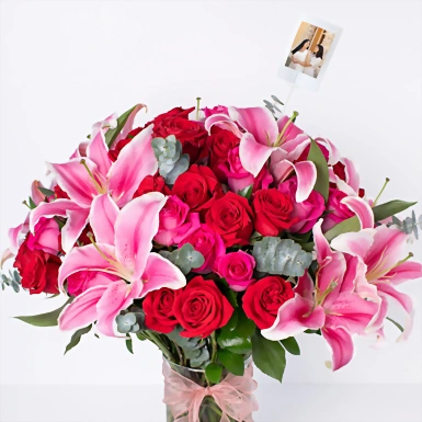 Amor con Rosas y Stargazer en Jarrón y mini foto 23620