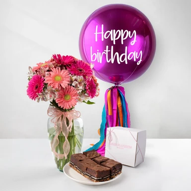 Kit Cumpleañero: Brownies con  Arreglo de Gerberas y Globo  23967