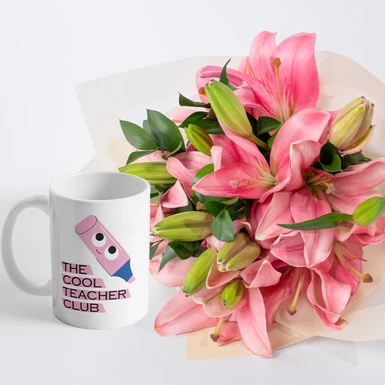 Personaliza taza "The cool teacher club" 15oz y Ramo de Lily Rosas 24145