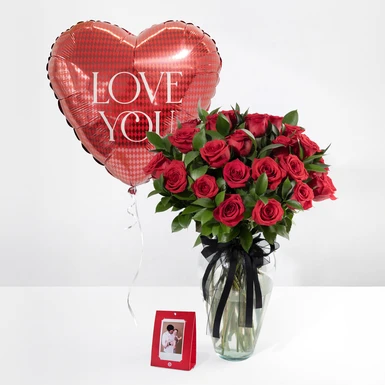 Kit 24 Rosas Rojas con Globo y Polaroid 24536
