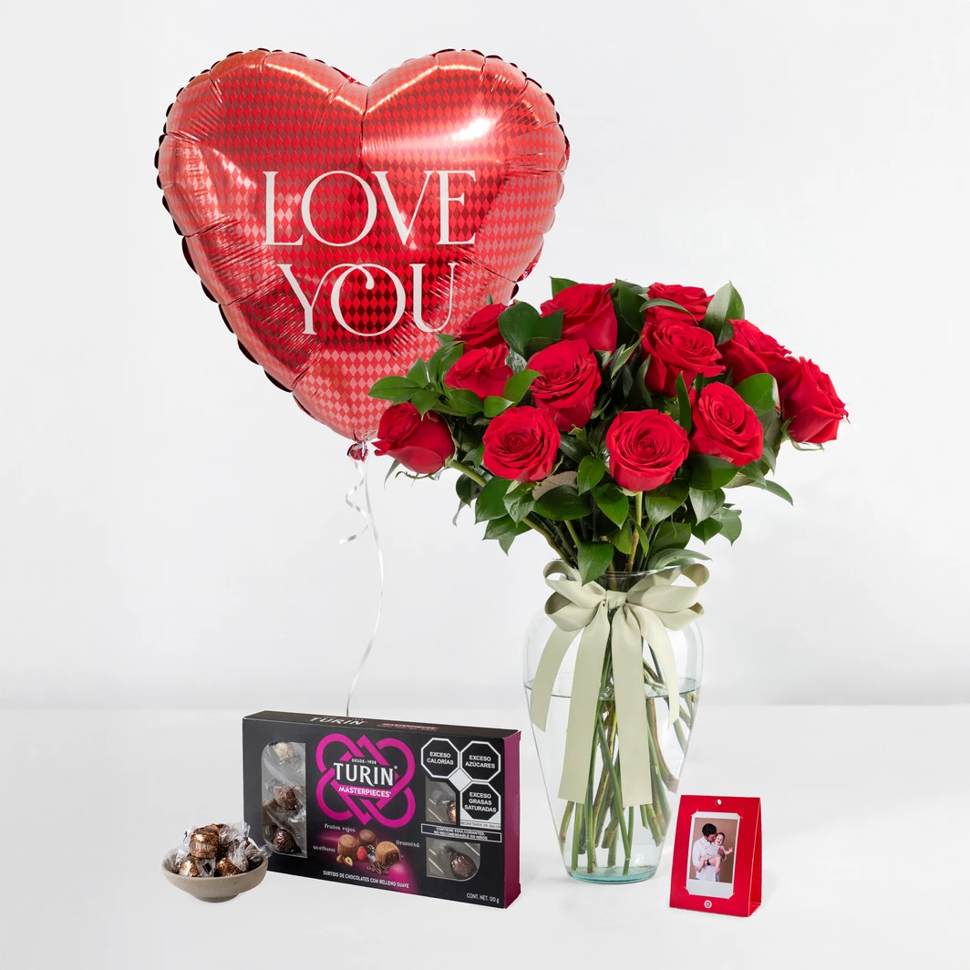 Kit 12 Rosas Rojas, Chocolates,Globo y Polaroid 24537