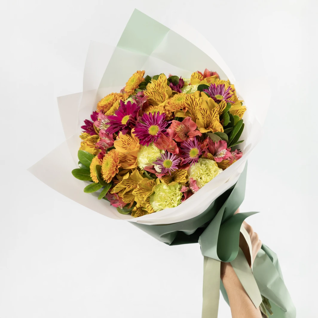 Sorpresa ramo con margaritas y claveles 24693