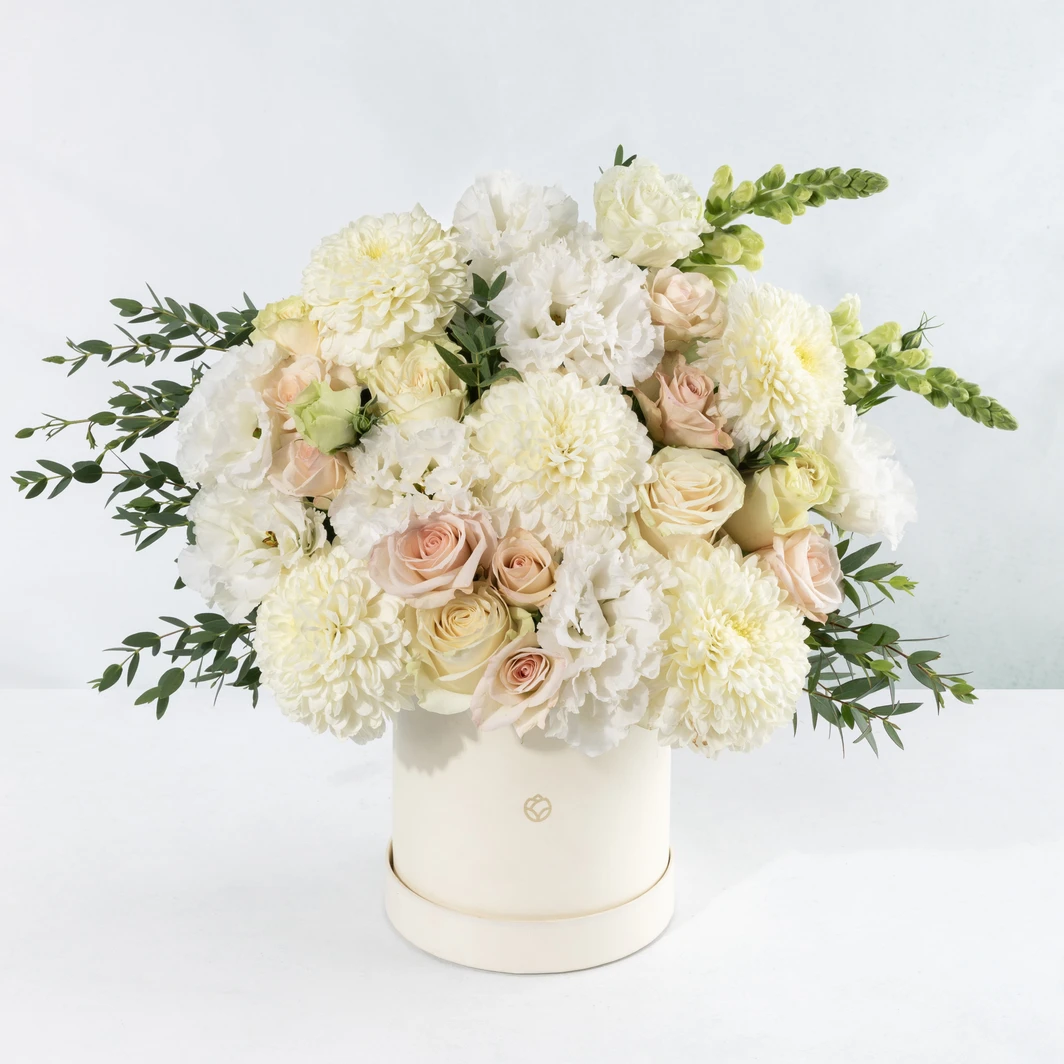 Arreglo de Rosas y Lisianthus Blancos 24710