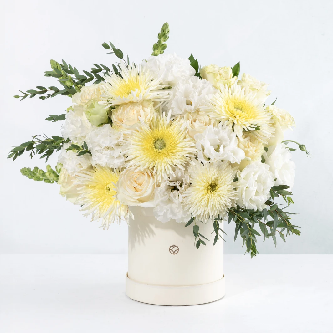 Arreglo de Lisianthus y Rosas Blancas 24748