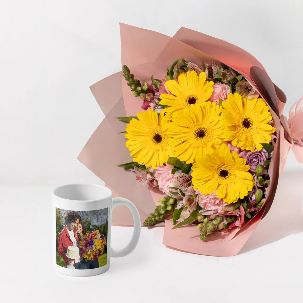 Ramo de Gerberas Amarillas con Taza Personalizada 24761
