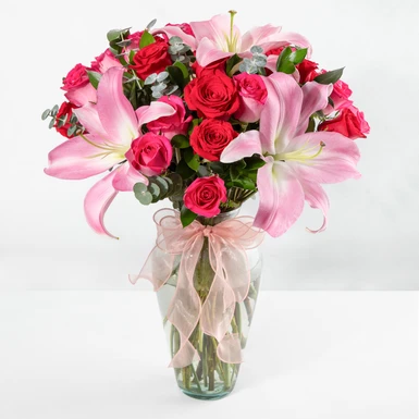 Jarrón de Rosas Rojas y Stargazers 24765