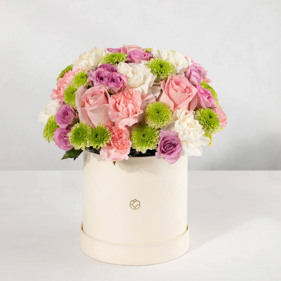 Arrangement of Roses and Mini Roses 24777