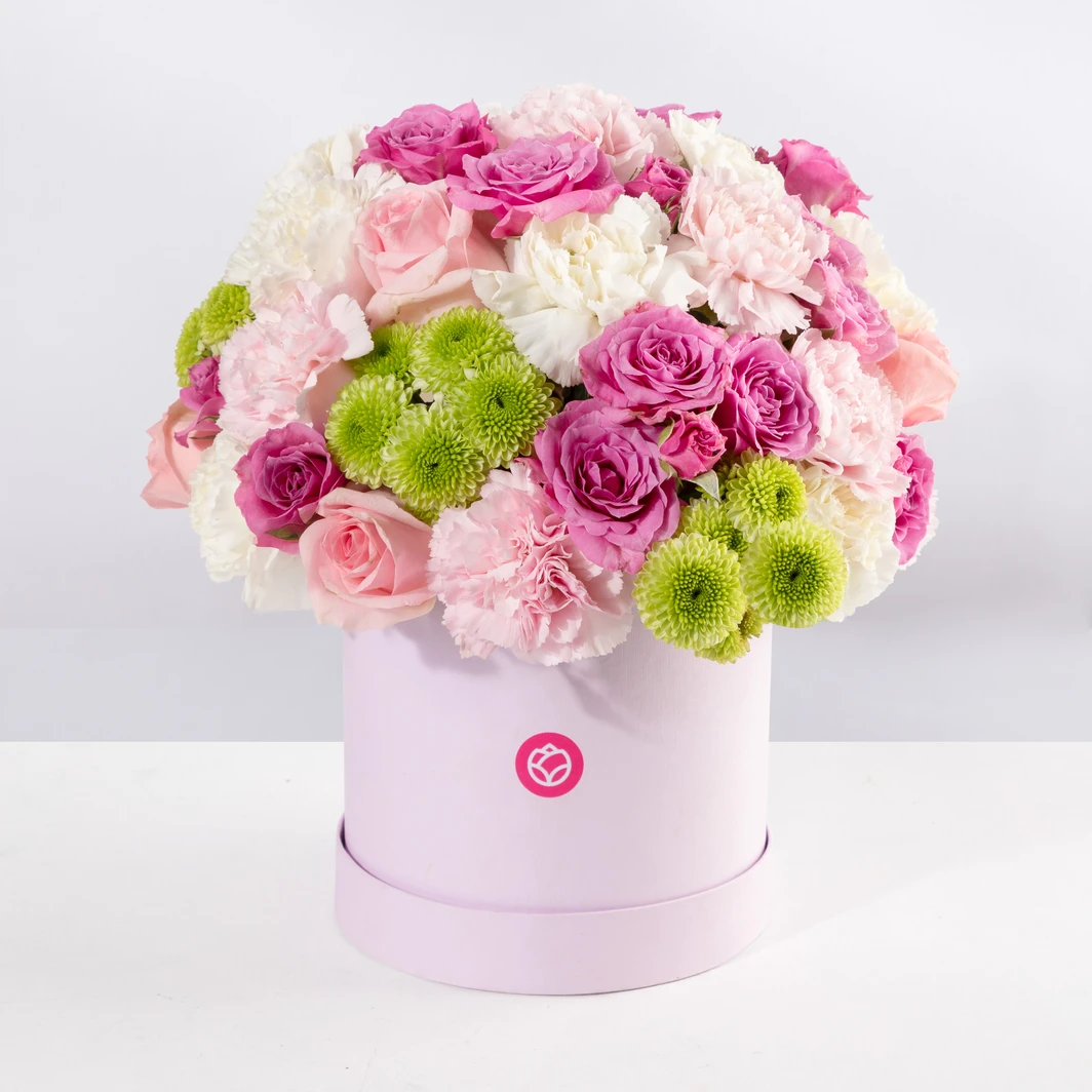 Arrangement of Roses and Mini Roses 24777