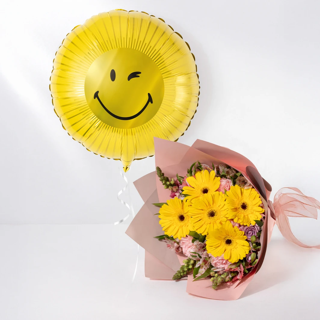 Gerberas y Claveles con Globo SMILEYWORLD® 24848