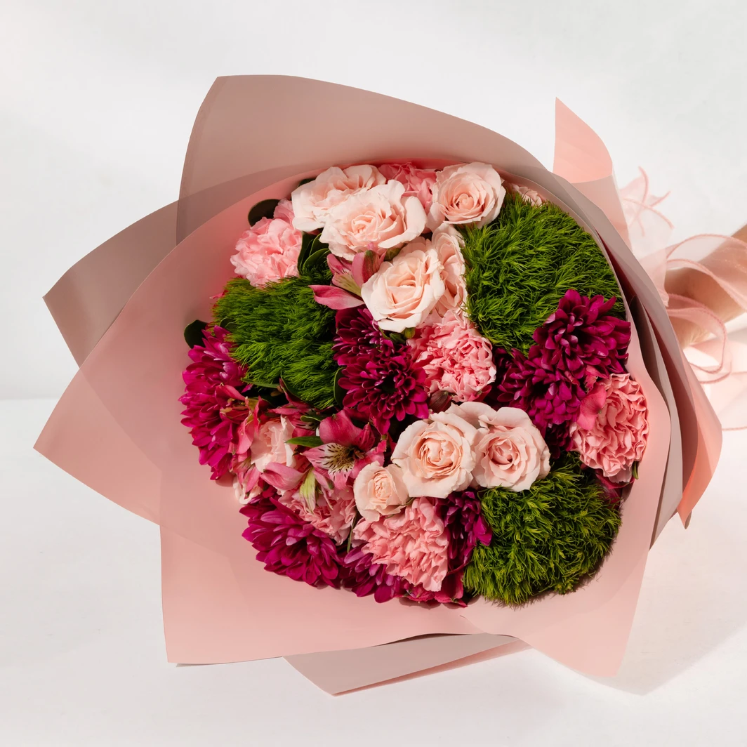 Ramo de Margaritas Magenta y Mini Rosas 24885