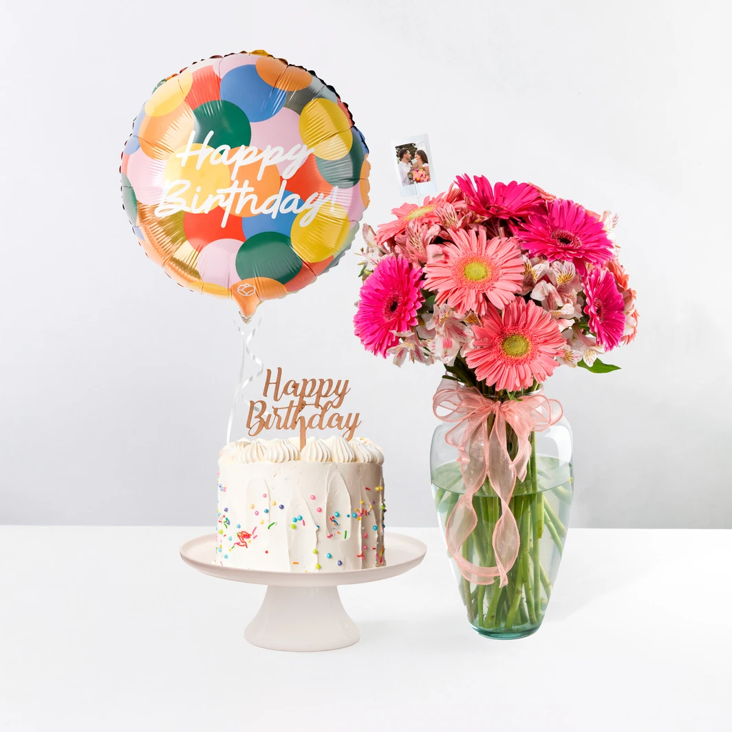 Kit Cumpleañero Gerberas con Pastel Vainilla Florence 24910