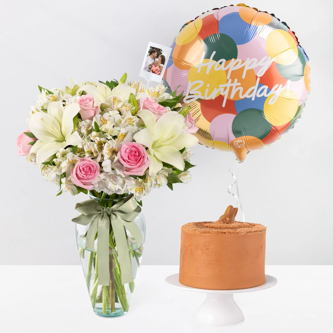 Kit Cumpleañero con Rosas y Lilys con Pastel Conejito Maria José 24912