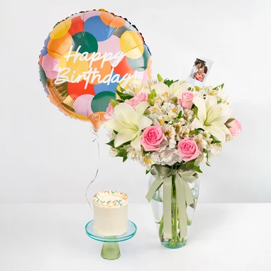 Kit Cumpleaños Lily y Rosas con Pastel Vainilla Mil Miel 24918