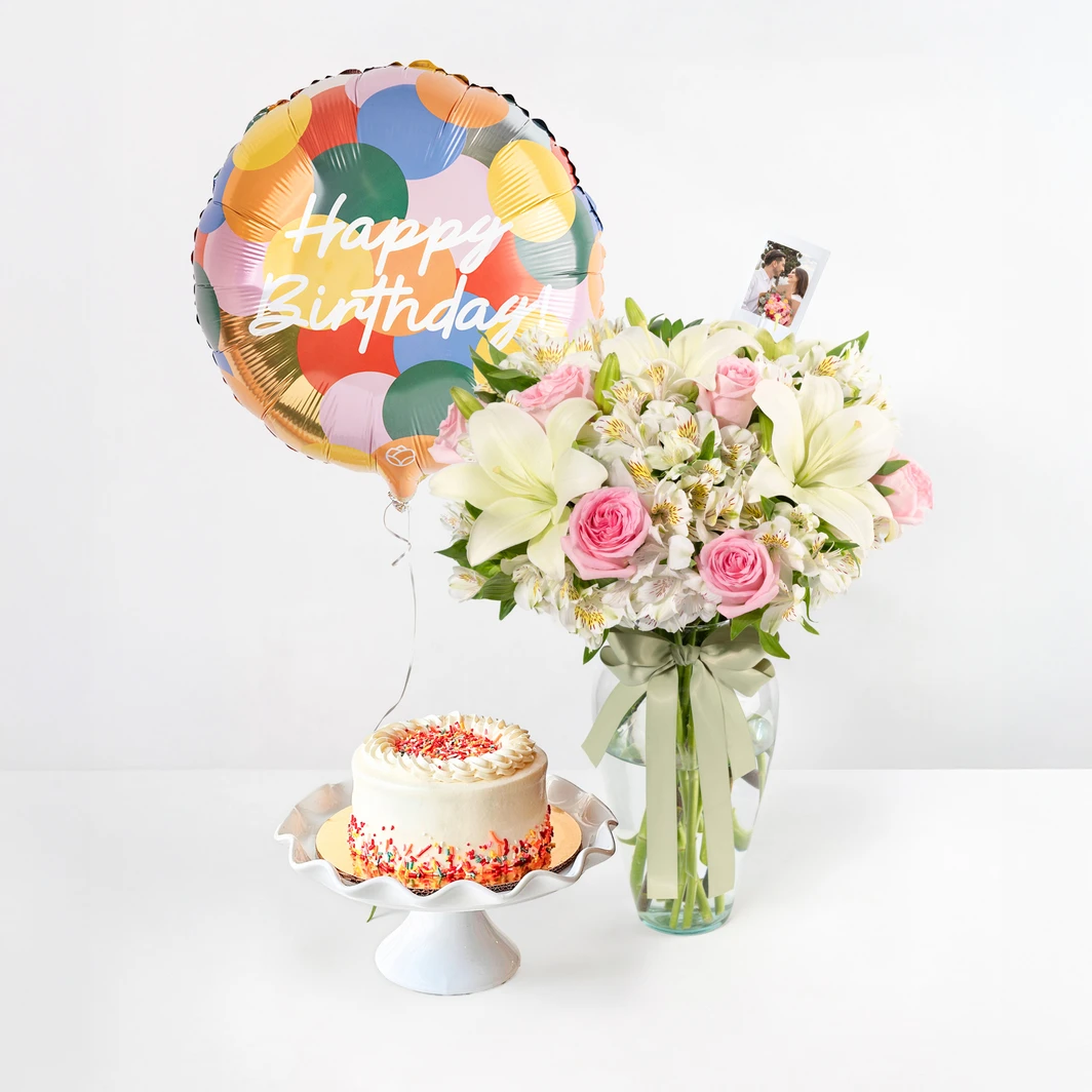 Kit Cumpleaños Lily y Rosas con Pastel Vainilla Magnolias 24920