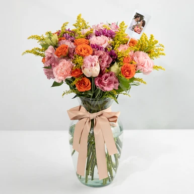 Arreglo de Lisianthus Rosa y Margaritas con Mini Foto 24980