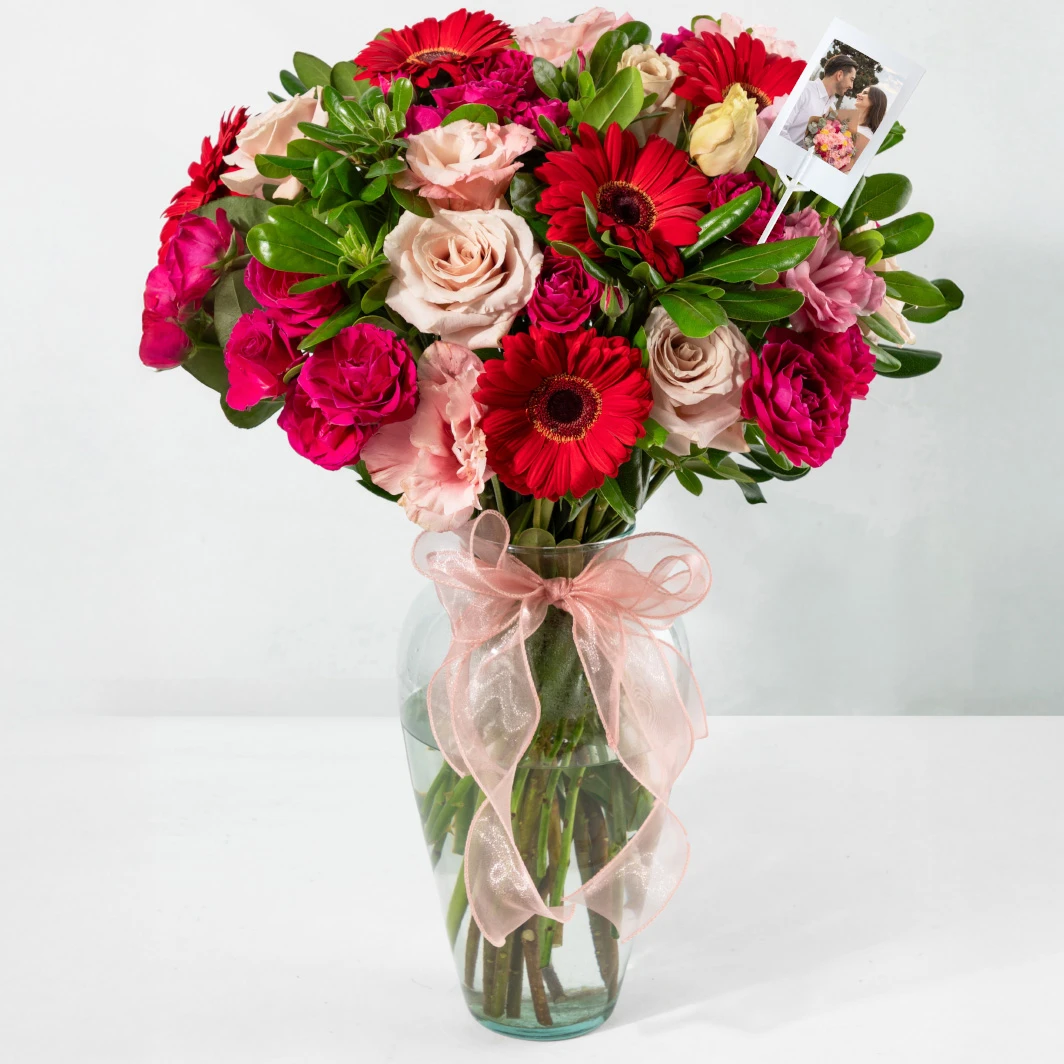 Arreglo de Gerberas Rojas y Lisianthus con Mini Foto 25002