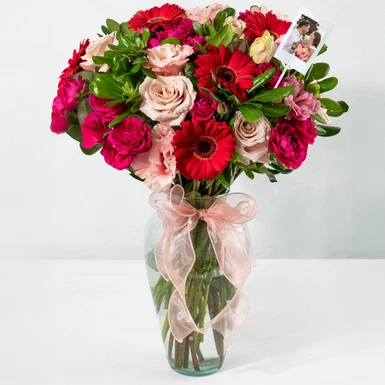 Arreglo de Gerberas Rojas y Lisianthus con Mini Foto 25002