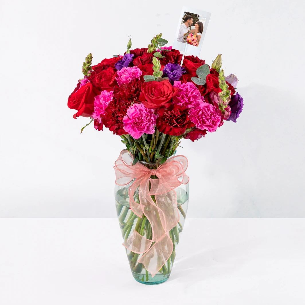 Arreglo de Lisianthus y Claveles Morados con Mini Foto 25015