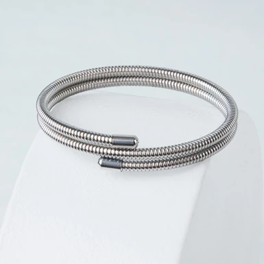 Brazalete Triple Tipo Resorte Flexible color Plata Lorenza 25057