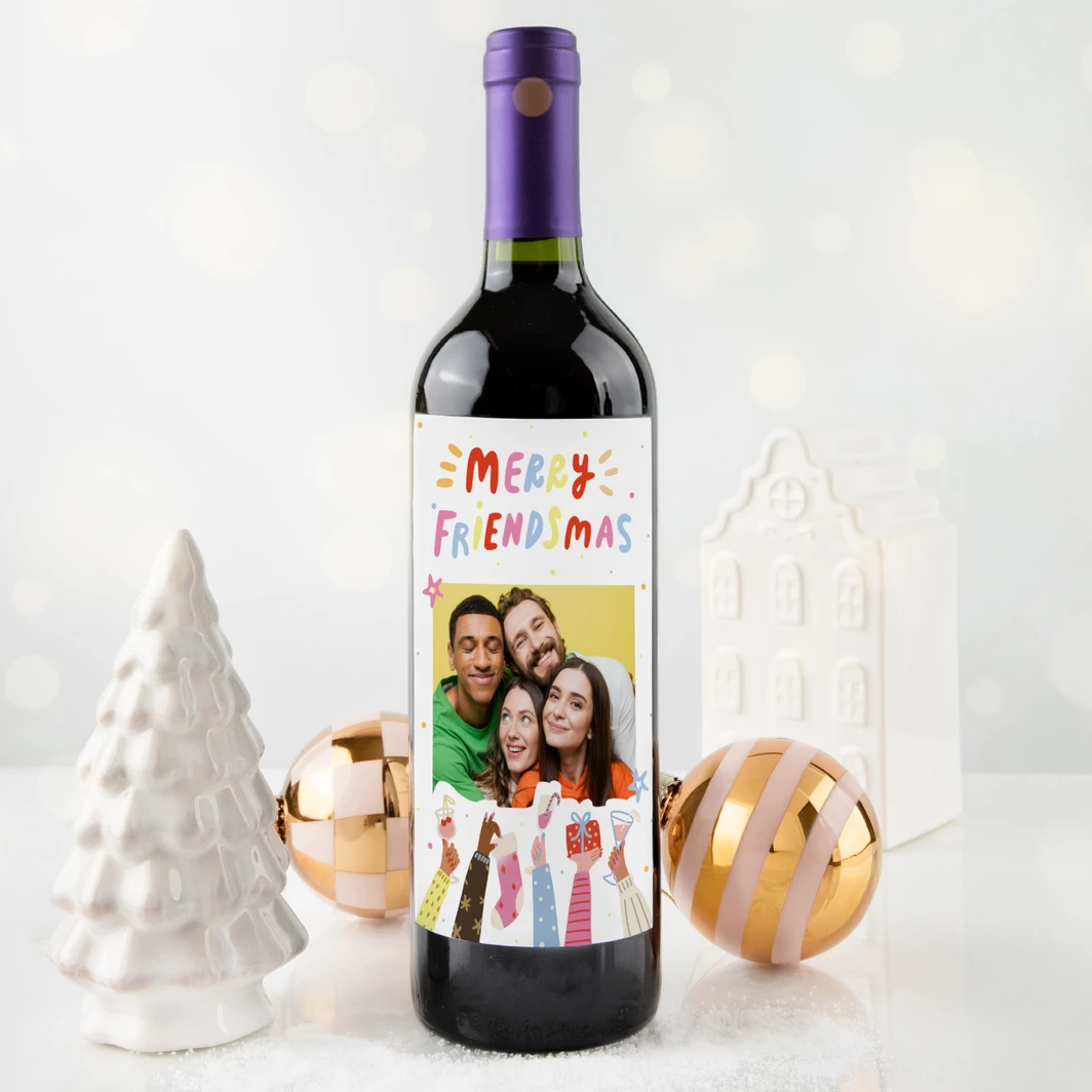 Customize Concha y Toro wine with a “Friendsmas” label 25350