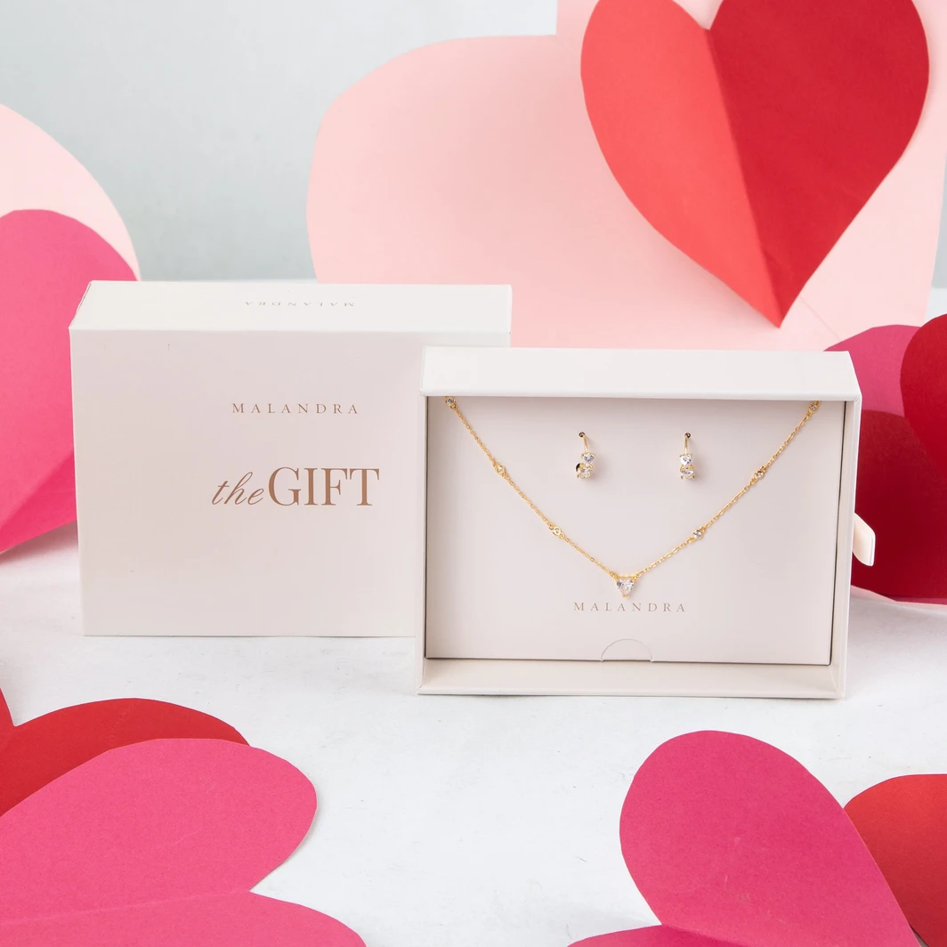 Set Collar y Aretes de Corazones Malandra 25403