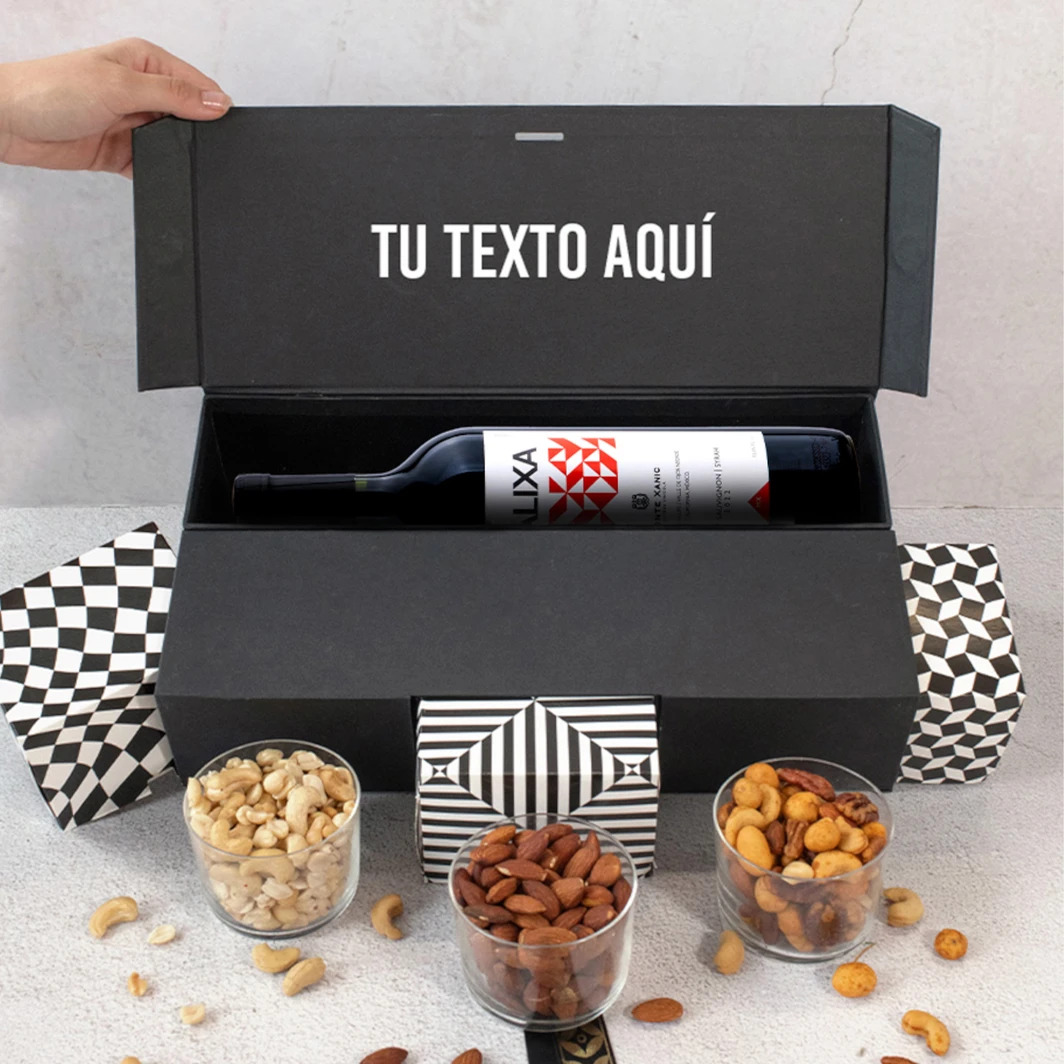 Personaliza Canasta Negra con Vino Tinto Calixa y botanas 25684-P