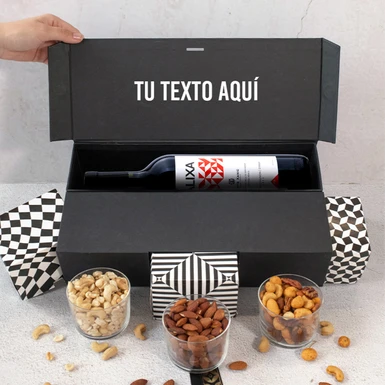 Personaliza Canasta Negra con Vino Tinto Calixa y botanas 25684-P